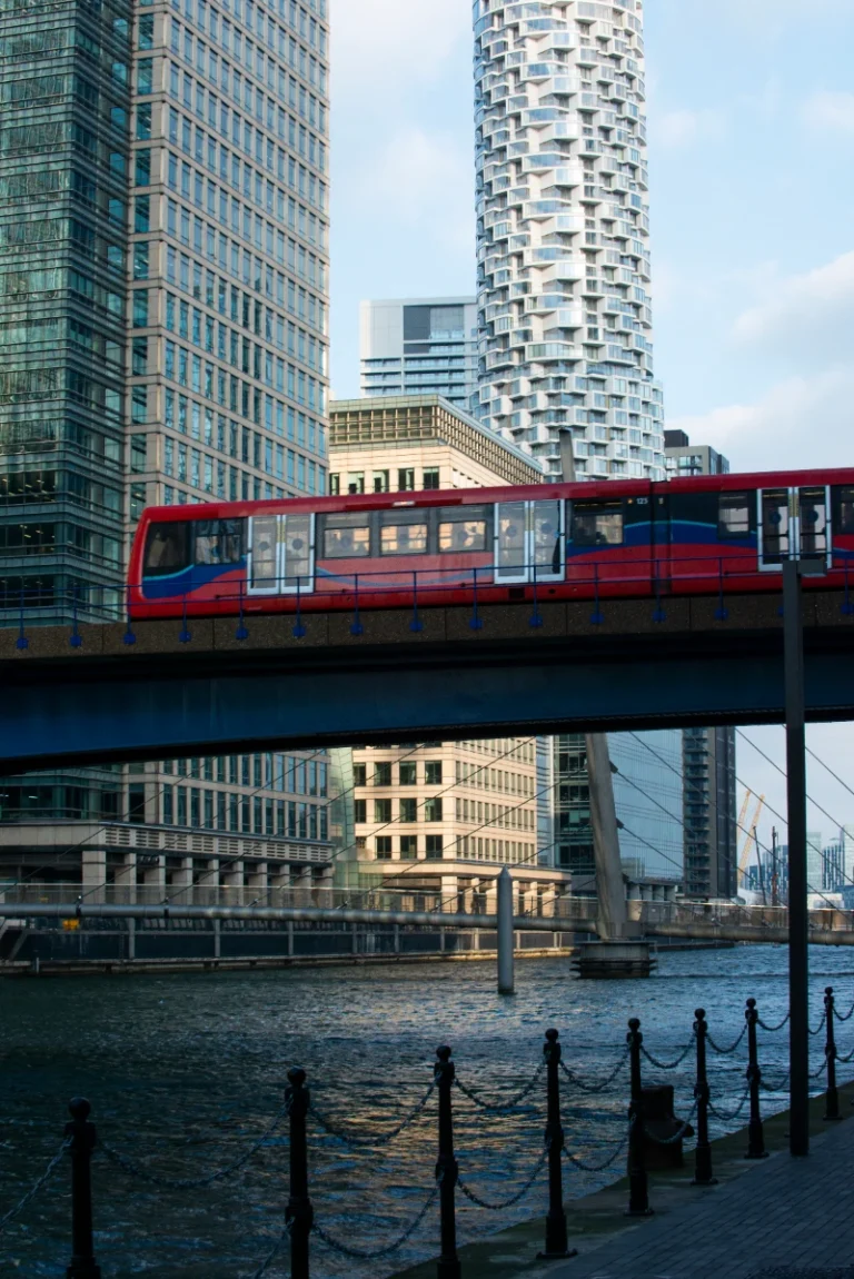view city bridge with train london (1)